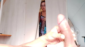 Mae flagrou filho mais novo batendo punheta